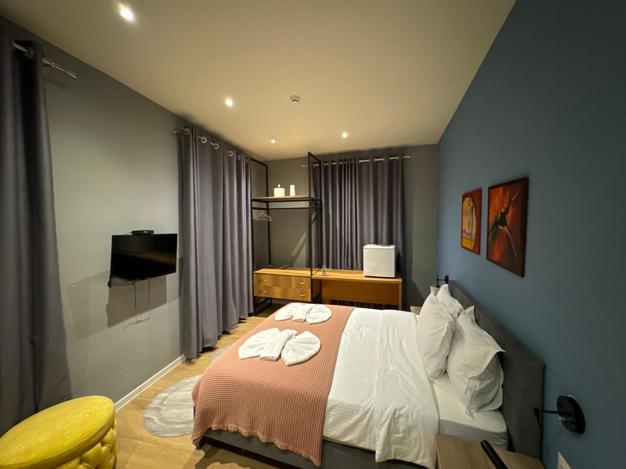 Hotel Tirona Tirana Exteriör bild
