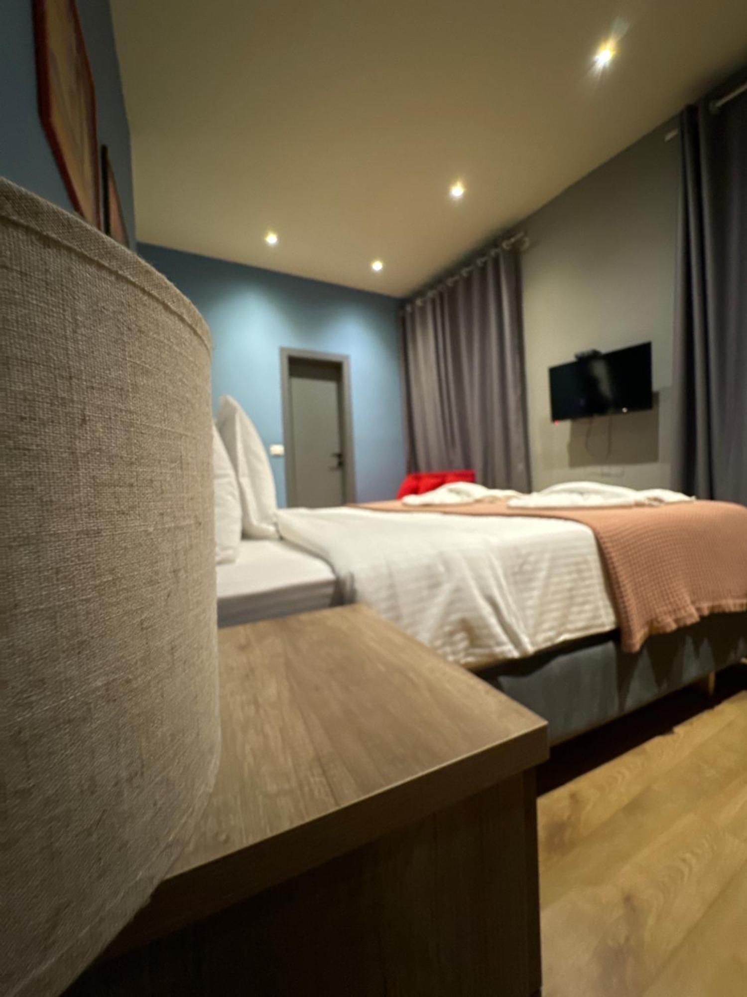 Hotel Tirona Tirana Exteriör bild