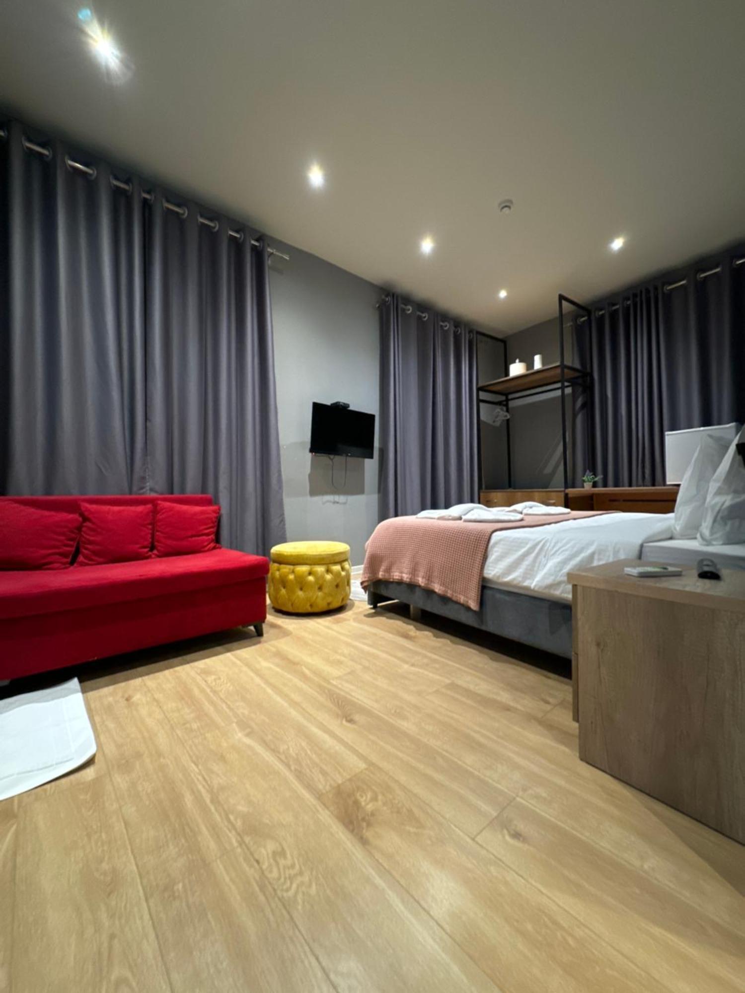 Hotel Tirona Tirana Exteriör bild