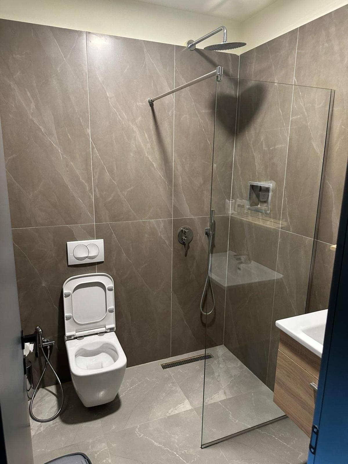 Hotel Tirona Tirana Exteriör bild