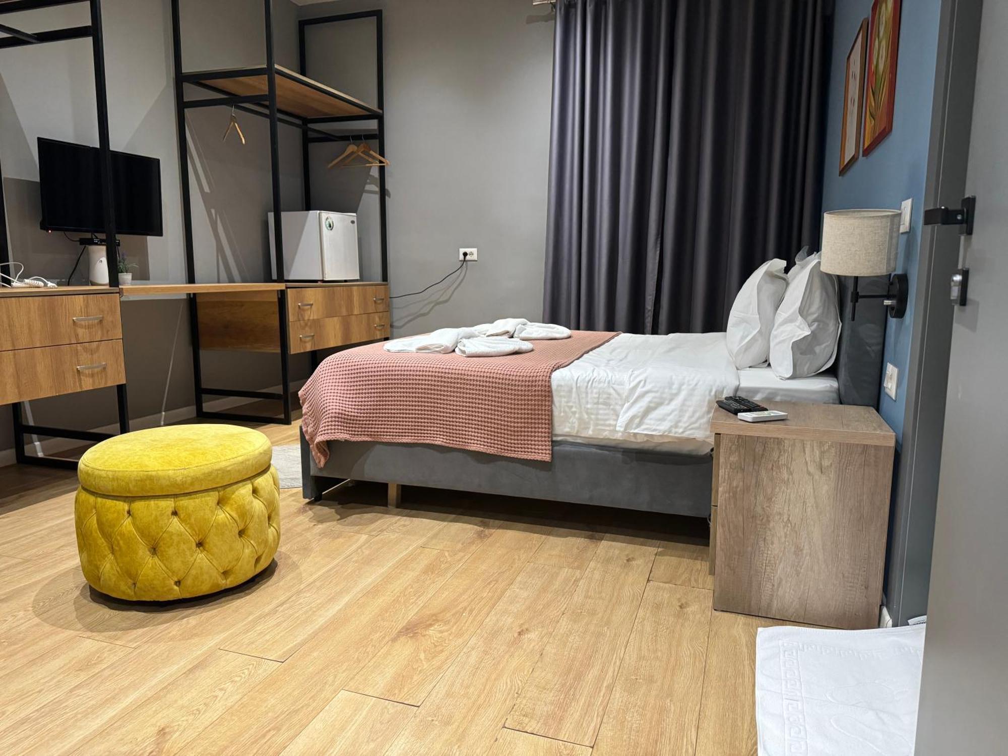 Hotel Tirona Tirana Exteriör bild